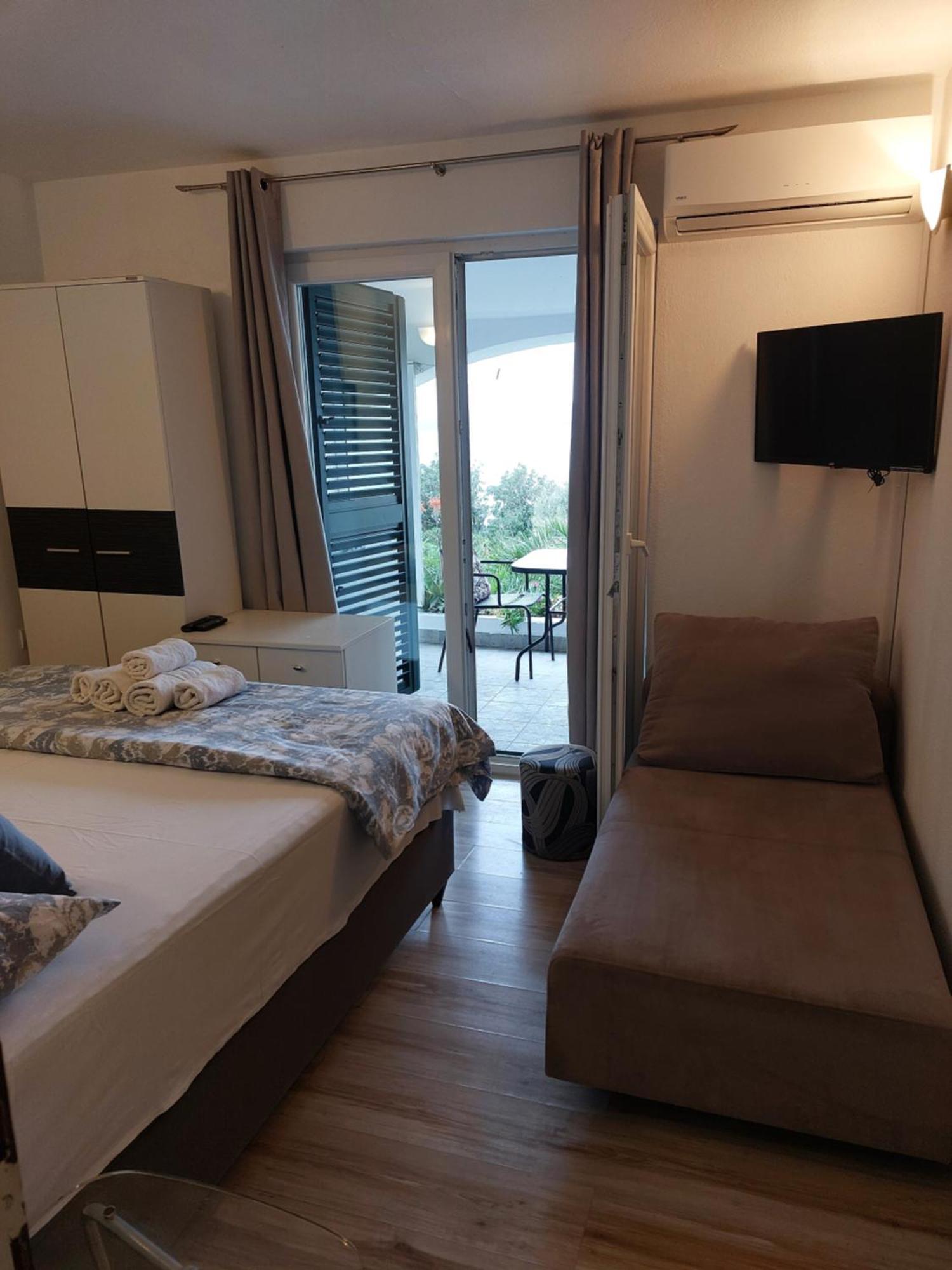 Villa Bratus Promajna Bagian luar foto